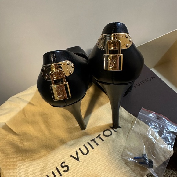 Louis Vuitton heels authentic - Picture 4 of 14